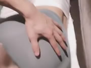 健身少女瑜珈褲裡爆操